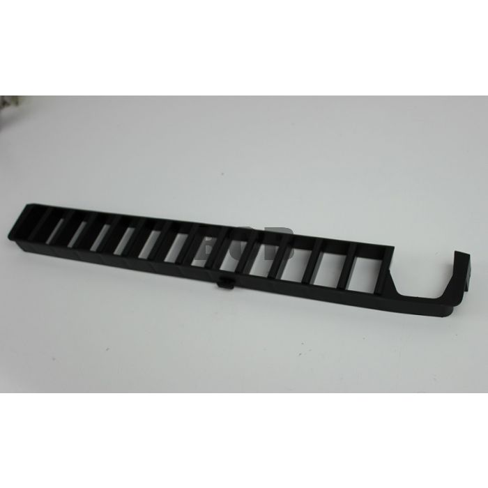 Grill / deksel i støtfanger foran 850 94-97 midtre del